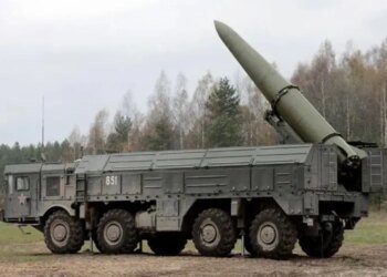 рф вдарила "Іскандером" з касетною боєголовкою по історичному центру Києва – "Флеш"