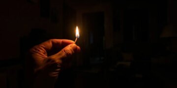 Блэкаут в оккупированном Крыму: дрон ударил по энергетике под Севастополем — город остался без света