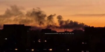 Горит завод ракетного топлива: в Тольятти атакован «Тольяттикаучук» — чёрный дым виден за километры