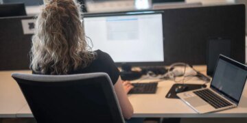 Дистанционная работа по требованию сотрудника — при каких условиях это возможно по закону