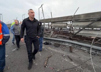 Південний міст у Києві перекритий: назвали маршрути об'їзду