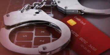 Закон о «дропах» принят: мошеннические колл-центры лишаются инструмента перемещения денег