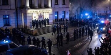 Обвинения в госперевороте и борьба за власть: что происходит в Польше. ВИДЕО