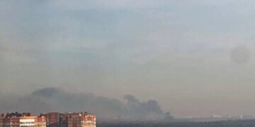Тревожное утро в Подмосковье: взрывы у Шереметьево и пожар возле стратегической нефтебазы. ВИДЕО