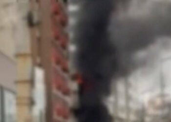 У столиці — влучання дрона в офісну будівлю: перші деталі