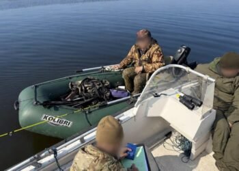 Незаконні сітки на Канівському водосховищі: інспектори звільнили рибу