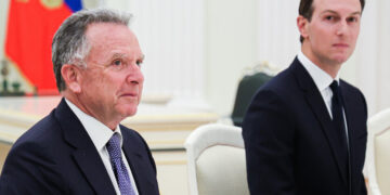 FT: Вашингтон соблазняет Кремль нефтяными сделками, чтобы усадить Путина за стол переговоров