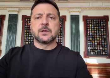 Россия ударила по Южному мосту и многоэтажке в Киеве: Зеленский указал, на чем держатся ее дроны
