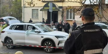 Надзвичайна подія в центрі Києва: вибухнув електрокар, є постраждалий