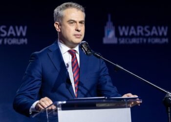 “Россия ведет цифровую войну”: Польша пригрозила соцсетям штрафами за российские фейки