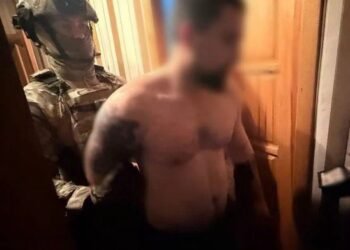 Майже мільйон за неіснуючі запчастини: як у Києві ошукали волонтера