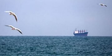Росіяни б’ють по цивільних суднах у Чорному морі: світ закликають до жорстких санкцій
