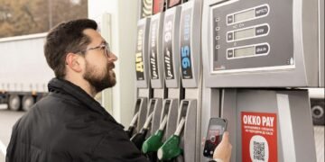 Ціни на АЗС знову зросли: скільки коштує бензин, дизель та газ 17 жовтня