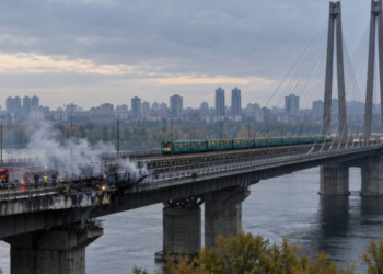 Відновлення після вибуху: що відбувається на Південному мосту Києва