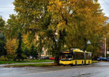 Скасовані обмеження: на дорогах Києва відновлюється пасажирський рух