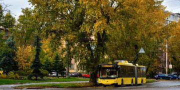Скасовані обмеження: на дорогах Києва відновлюється пасажирський рух