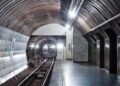Тривога змінює рух метро в Києві: коли зелену гілку повністю зупинять
