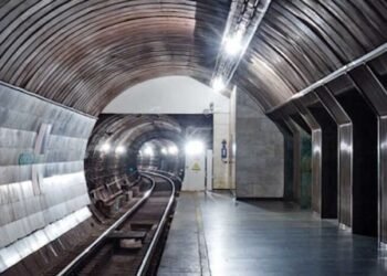 Тривога змінює рух метро в Києві: коли зелену гілку повністю зупинять