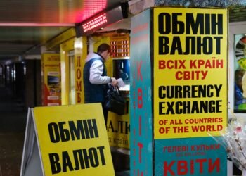 Де найдешевше купити долар та євро: курси валют у банках і обмінниках 23 жовтня