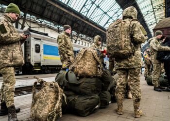 Военное положение и мобилизацию в Украине снова продолжат: какая новая дата