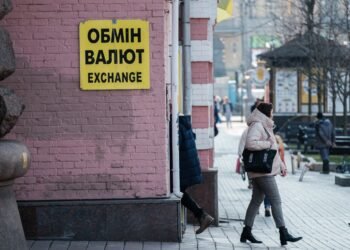 Долар і євро в банках та обмінниках: скільки коштує валюта 22 жовтня