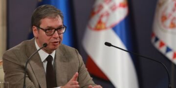 В Сербии начались досрочные выборы: экс-президент Вучич борется за кресло премьера