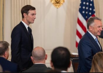 Vanity Fair: принцы ОАЭ и Саудовской Аравии положили для Кушнера на счета $2 млрд