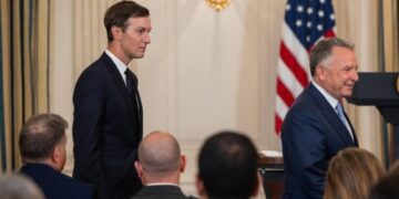 Vanity Fair: принцы ОАЭ и Саудовской Аравии положили для Кушнера на счета $2 млрд